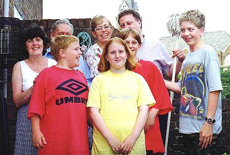 Lane_family4b.JPG (40077 bytes)