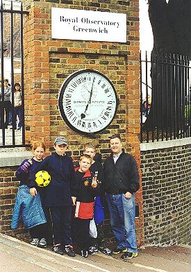 The_clock_at_Greenwich_2.JPG (41241 bytes)