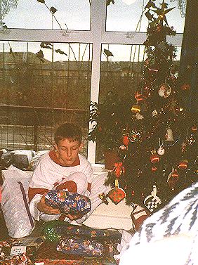 X-mas_morning4.JPG (37199 bytes)